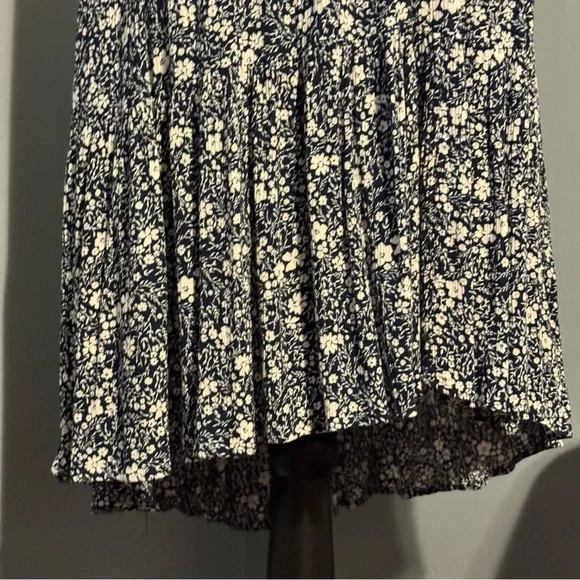 Knox Rose Floral V-Neck Dress - Picture 4 of 8